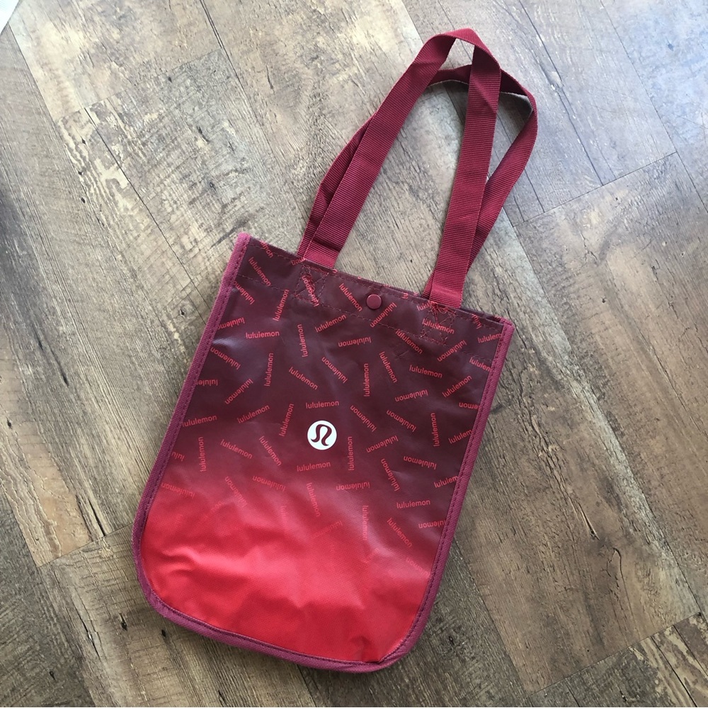 • LULULEMON bag •